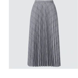 Uniqlo accordion skirt